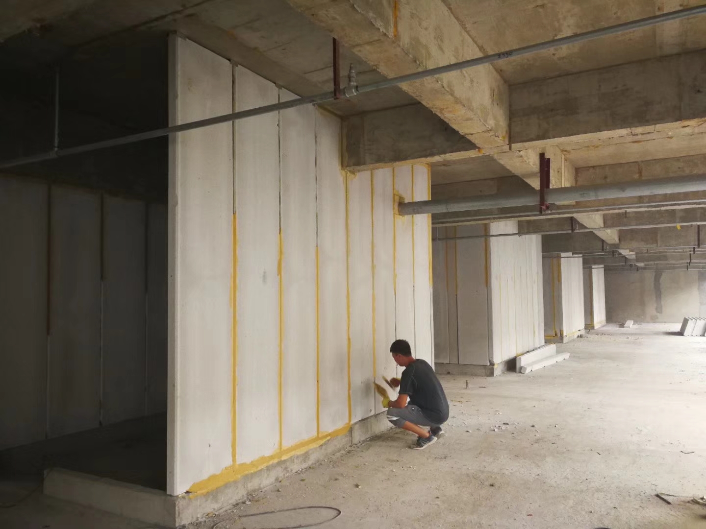 桂东无机发泡轻骨料混凝土隔墙板施工技术性能研究